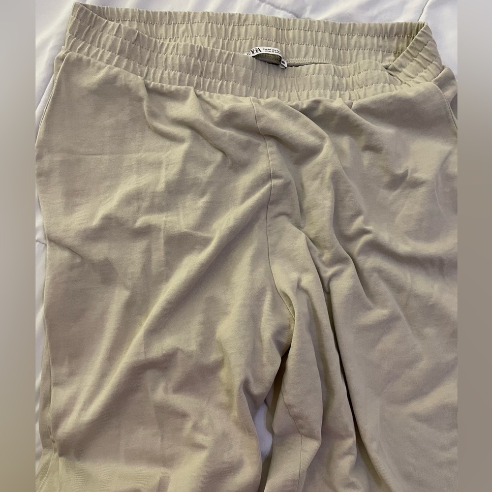 Tan Zara Sweatpants. Jogger style size Women’s medium.